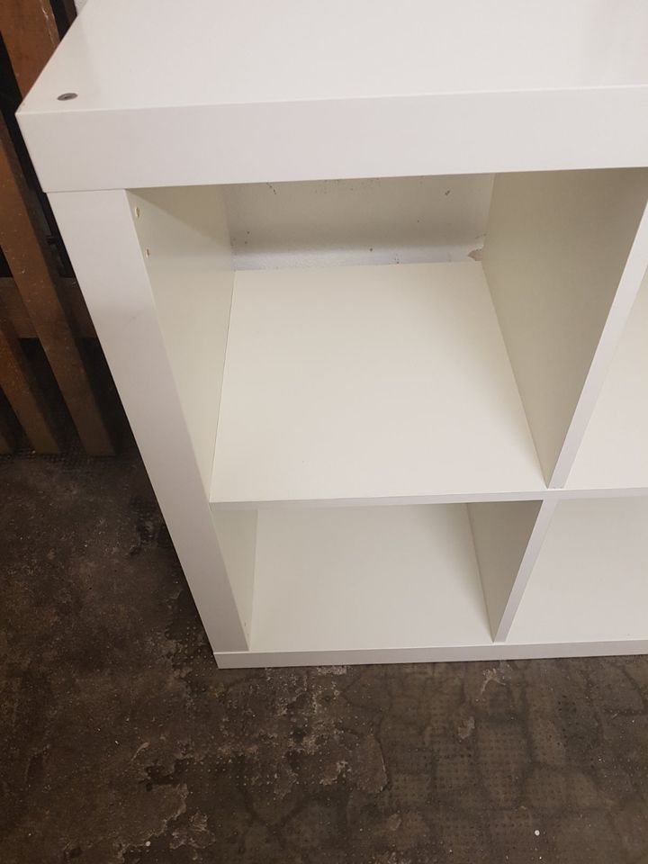 Ikea Kallax Regal 2x2 in Farbe weiß in Berlin