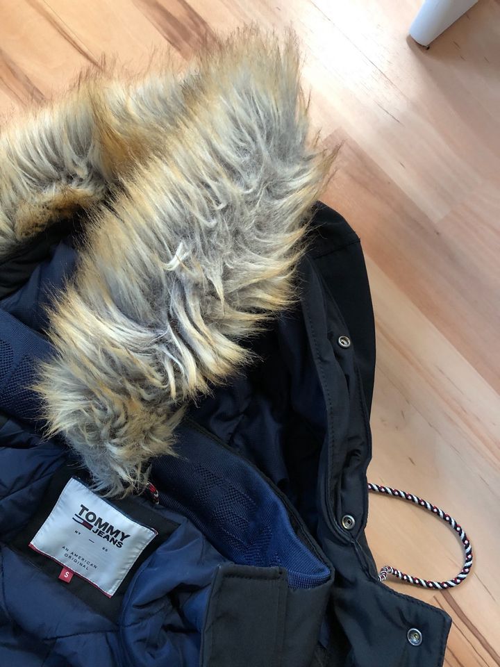 Winterjacke gr. S    Tommy Hilfiger in Celle