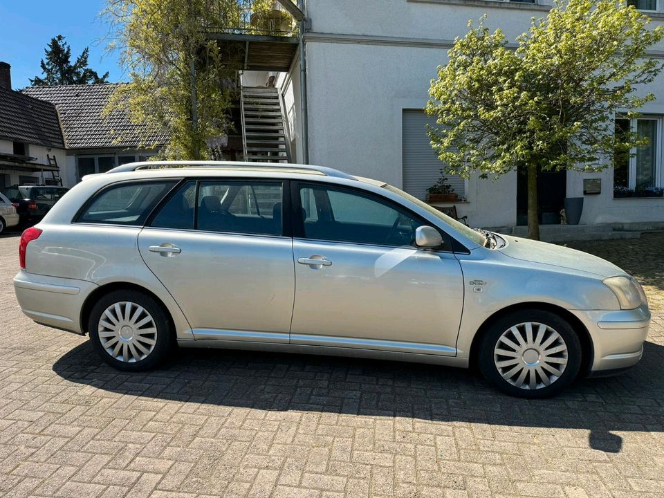 Toyota Avensis in Ostercappeln