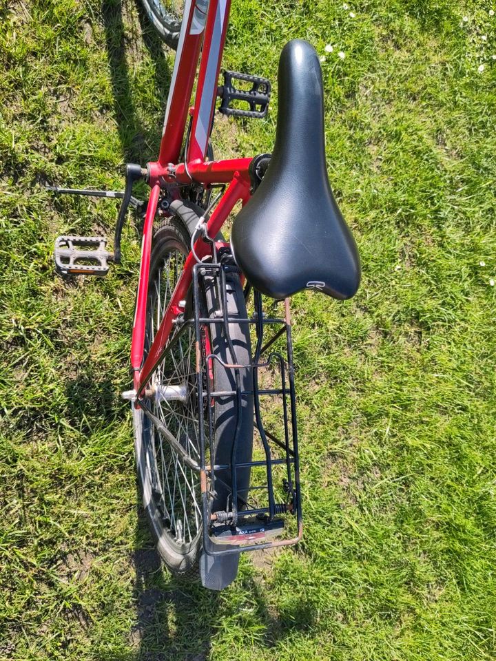 Rotes Fahrrad 26" Zoll von Bocas mit Schwalbe Mänteln 21 Gang in Hamburg