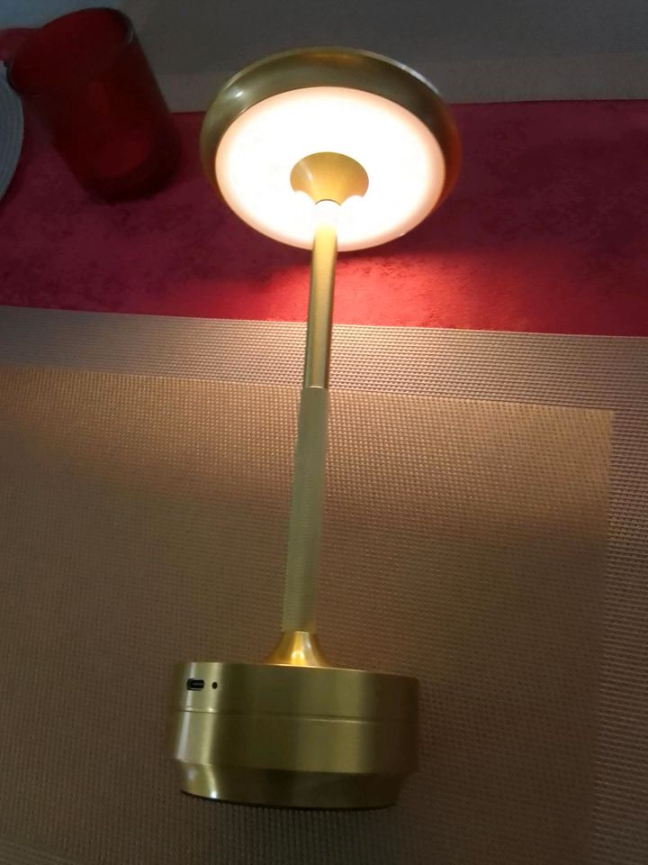 Tischlampe Lampe aus Eisen in Gold in Kiel