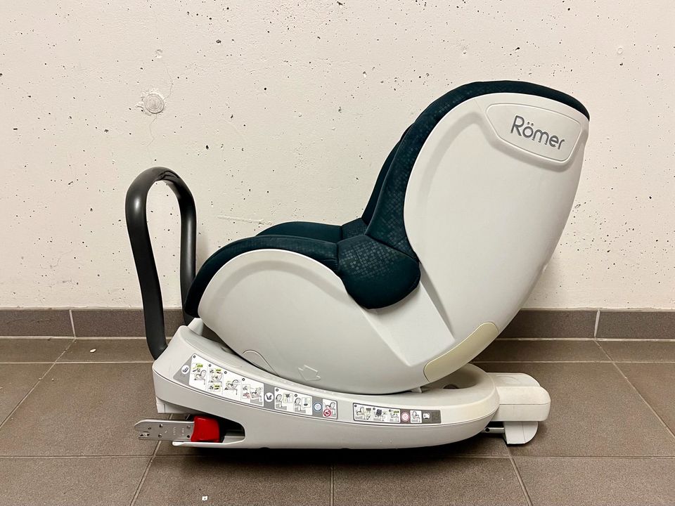 Britax Römer Dualfix 360° Kindersitz Reborder drehbar Isofix in Ichtershausen