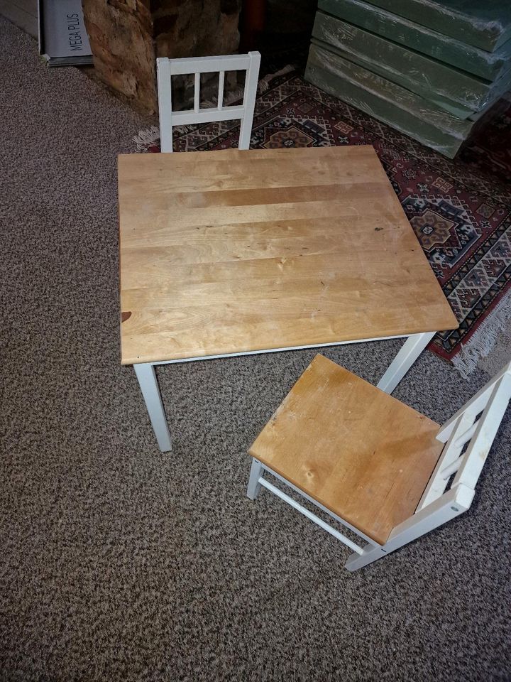 Kinder Tisch + 2 Stühle in Nebra (Unstrut)