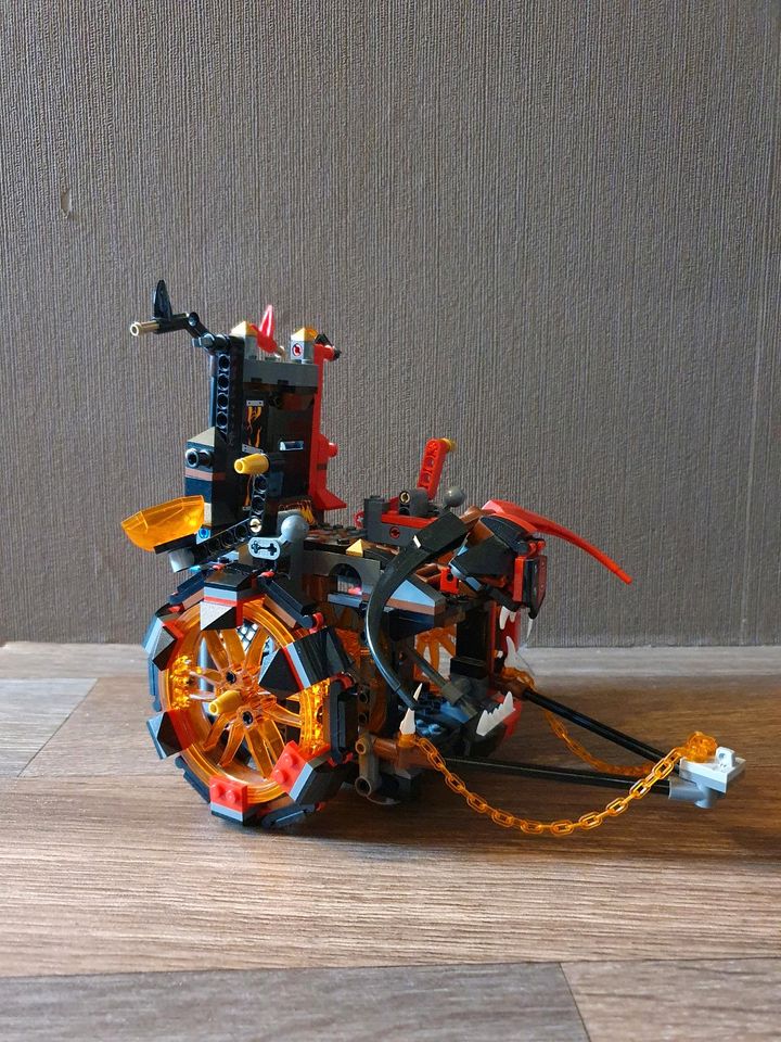 Lego Nexo Knights 70323 Jestros Vulkanfestung + Angriffswagen in Erfurt