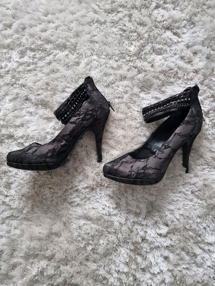 High Heels / Damenschuhe / Pumps / Schuhe in Kissing