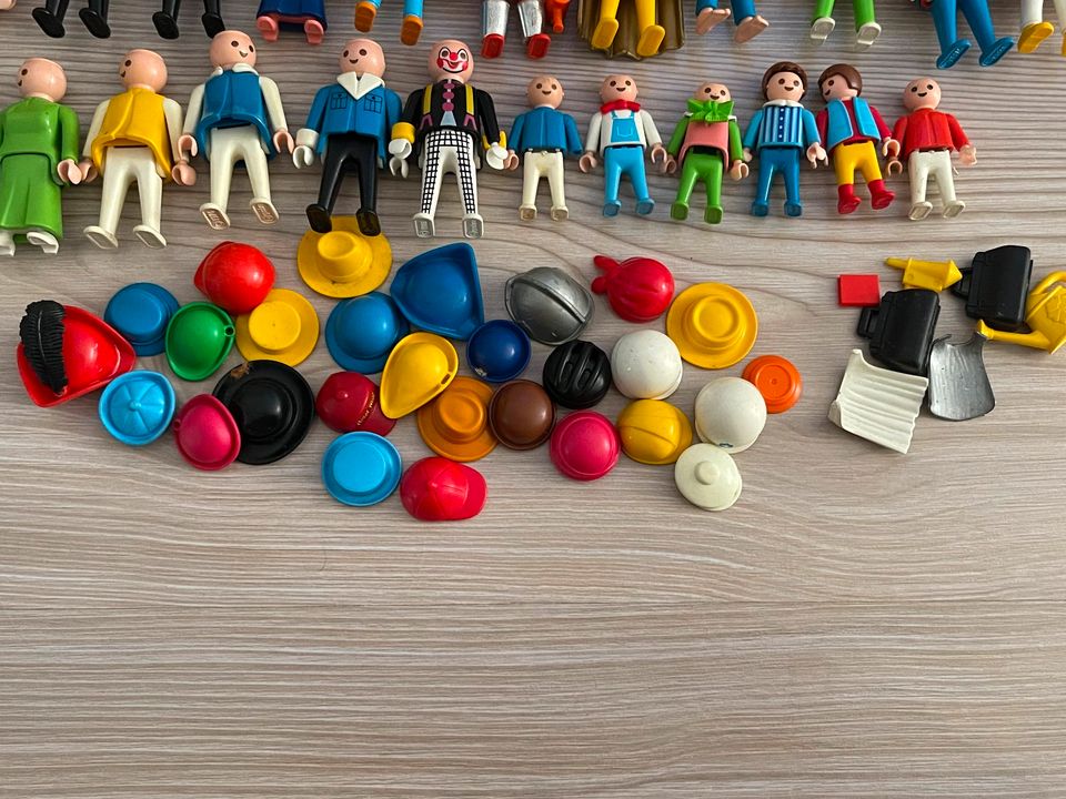 33 Playmobil Figuren + Zubehör Pirat Clown Mann Frau Kind 1974 in Köln