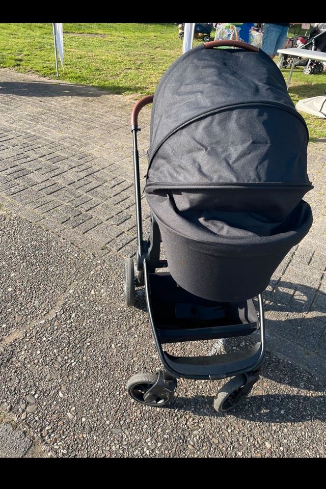 Kombi Kinderwagen (Moon Resea) in Krefeld