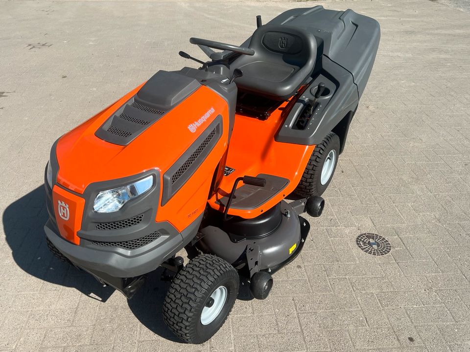 Rasentraktor Aufsitzmäher Husqvarna TC 142T Fangkorb 2 Zylinder in