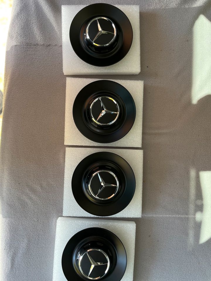 Mercedes Benz AMG Felgen Radnarbendeckel-Set Neuwertig in Rostock