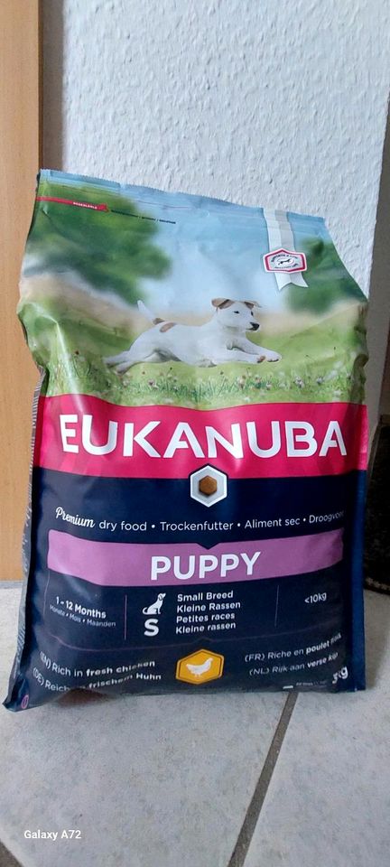 Hundefutter *Eukanuba* für Welpen in Fehrbellin