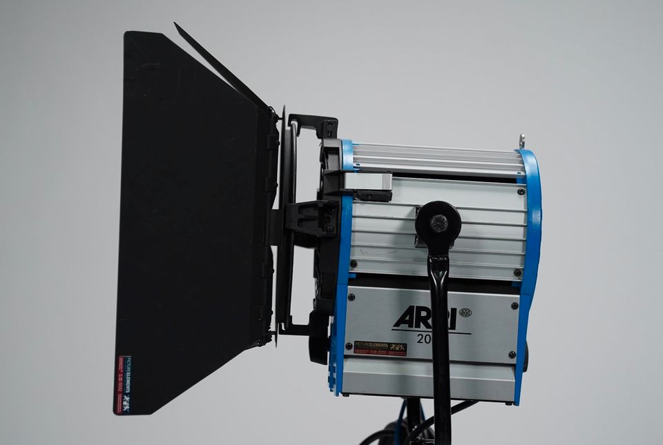 ARRI Junior 2000W Fresnel Tungsten Stufenlinse Filmlicht in München