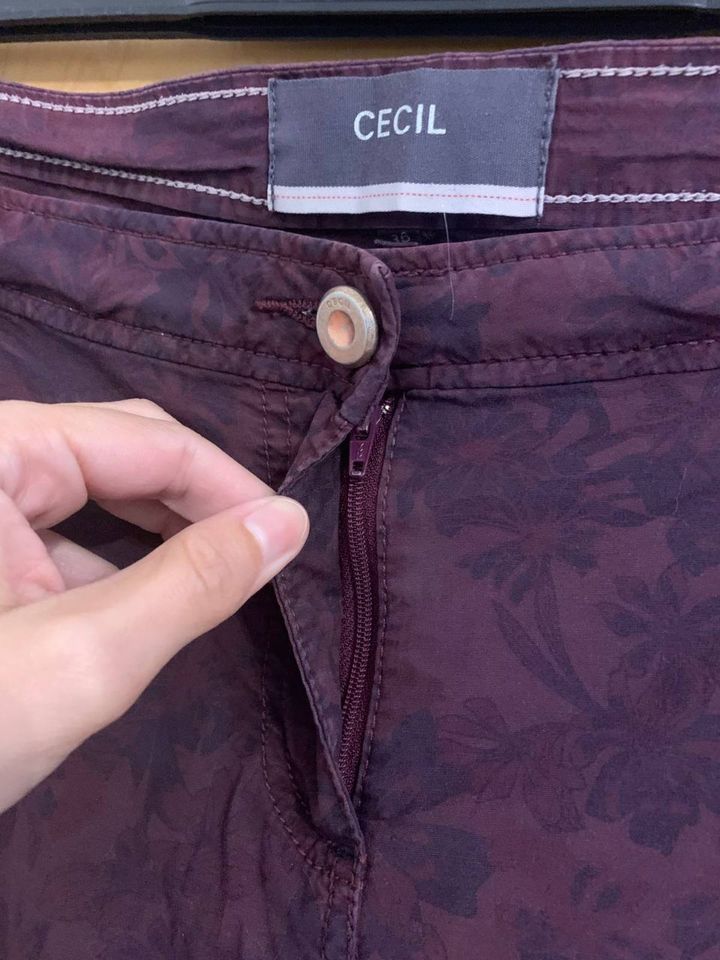 Cecil  kurze Weite 36 46 48 50 Hose Bermuda lila aubergine Blätte in Langen (Hessen)