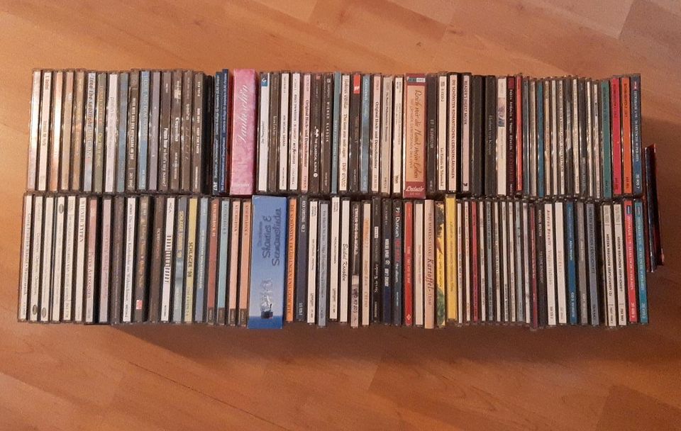 104 CDs und 24 Maxi CD Singles in Hamburg