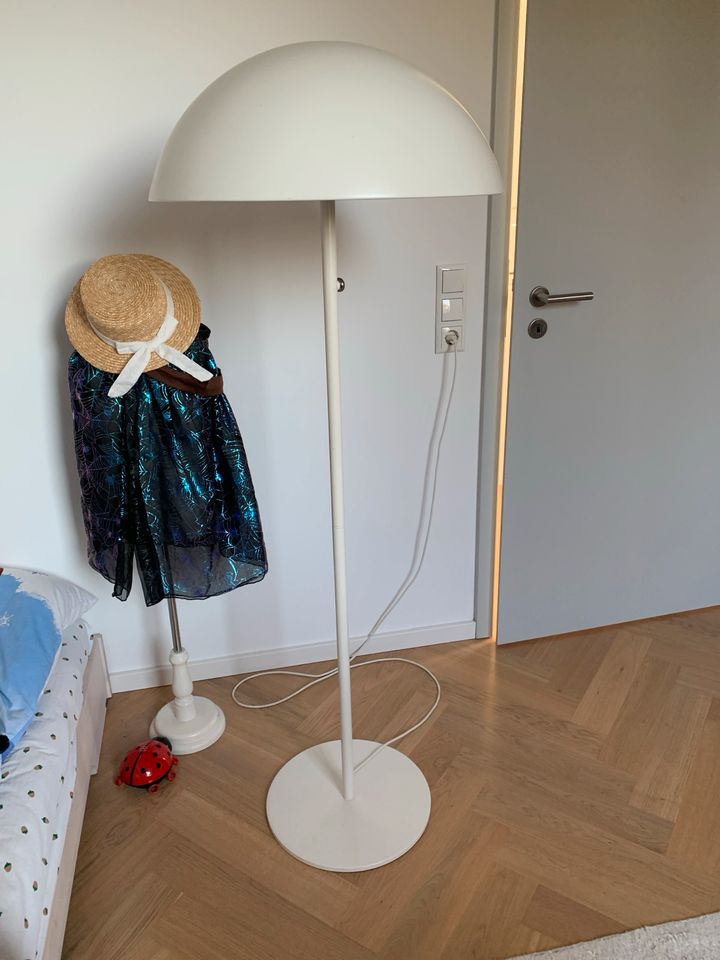 Ikea Stehlampe dimmbar in Saalfeld (Saale)