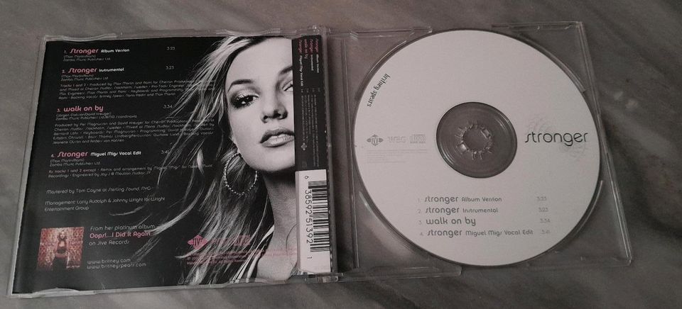 Britney Spears - stronger CD in Nürnberg (Mittelfr)