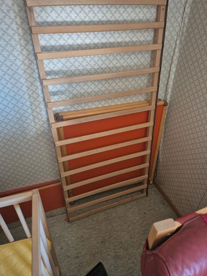 Kinderbett mit Matratze in Bad Buchau