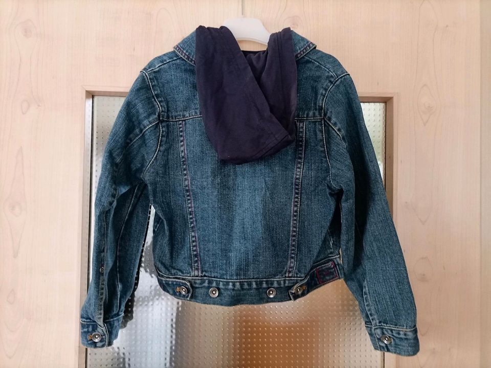 Jeansjacke mit Kapuze, Gr. 128 in Wirschweiler