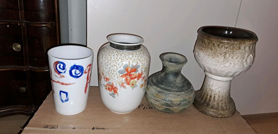 4 Vasen (2 aus Porzellan, 2 aus Keramik) in Mönchengladbach