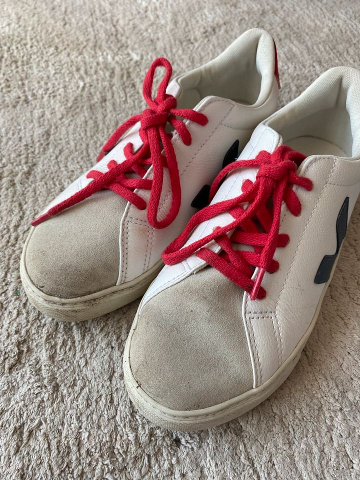 Veja Sneakers, weiß- blau-rot, Gr 33 in Neu-Isenburg