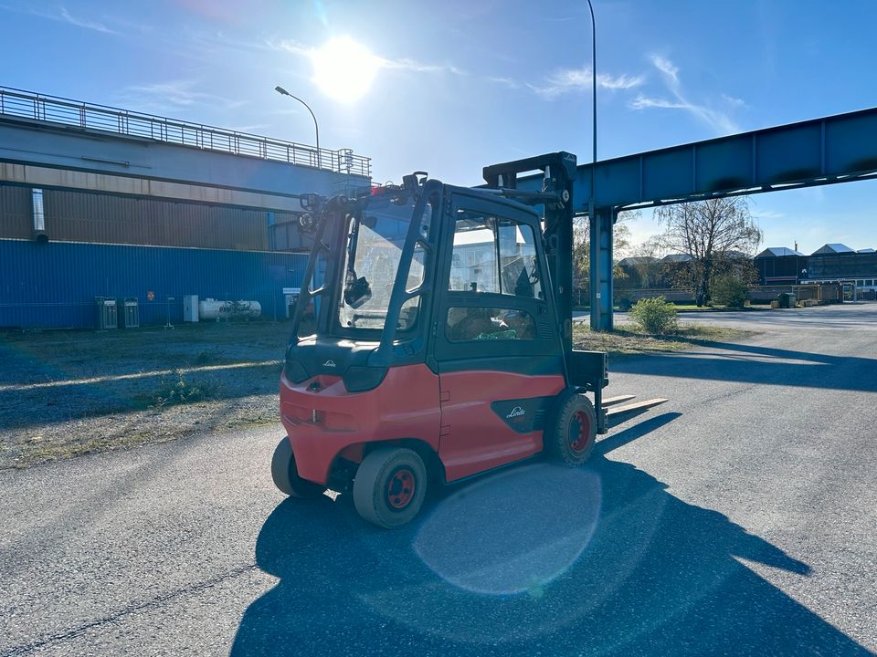 Linde E50HL-01/600 Elektro Stapler Zinkenversteller Batterie 2022 in Düsseldorf