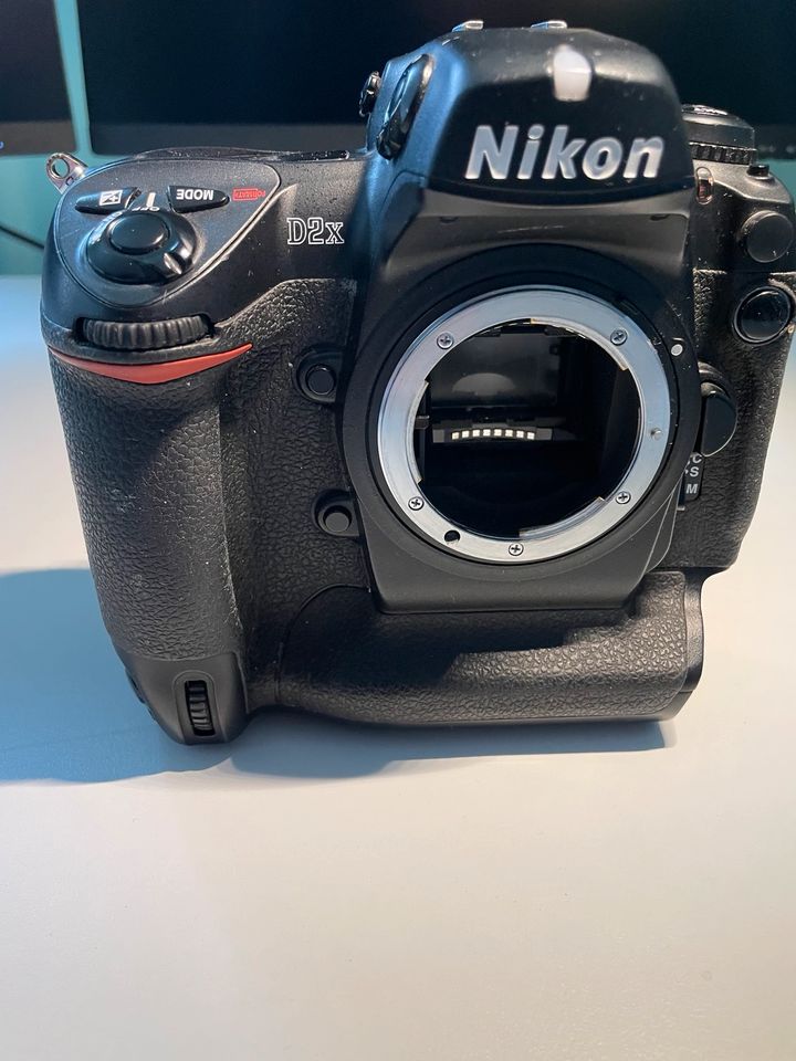 Nikon D2 X  35.800 Auslösungen in Asperg