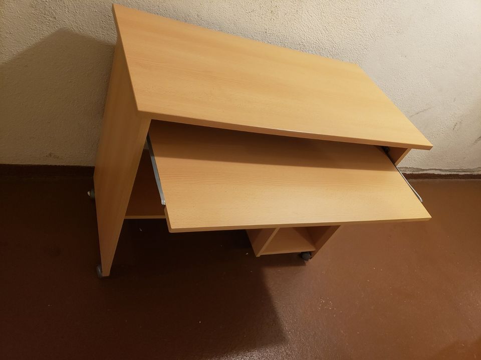 Kleiner Computertisch (Farbe Buche) in Obernburg