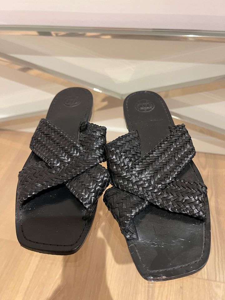 Massimo Dutti Sandalen Leder Schwarz Gr. 39 in Königstein im Taunus