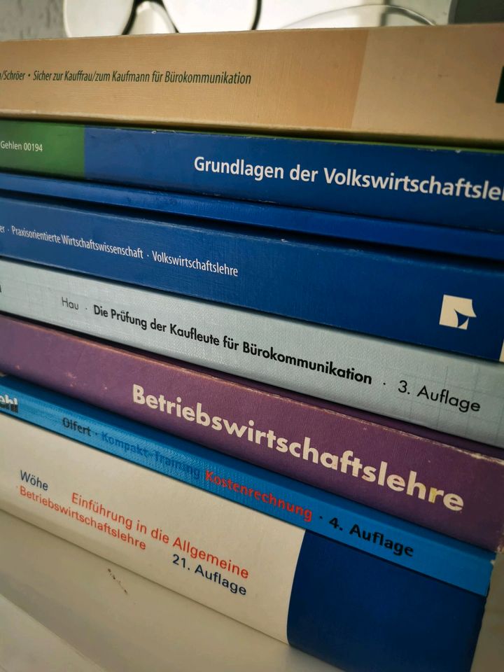 Fachbücher Bwl Kaufmann/frau Bürokommunikation Volkswirtschaft in Kassel