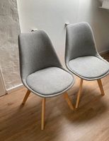 Zwei graue Stühle aus Holz mit Stoffbezug Münster (Westfalen) - Sentrup Vorschau