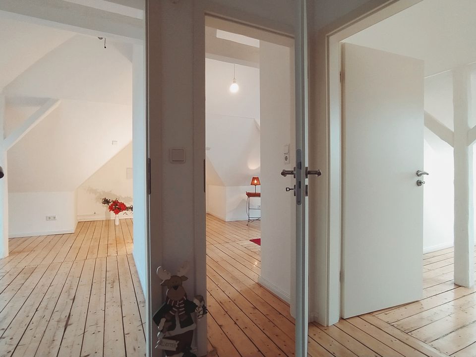 Helle 3-ZKB-DG-Wohnung – Altbau Charme / renoviert in Bielefeld