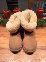 UGG Halbstiefel in Größe 34 (US 4) Schleswig-Holstein - Oersdorf bei Neumünster Vorschau