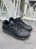 Nike Air Max Gr. 41 UK 7 US 8 Top Zustand Leder schwarz Nordrhein-Westfalen - Solingen Vorschau