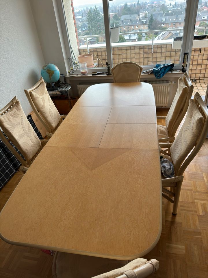 Tisch mit 6 Rattan Stühlen in Bonn