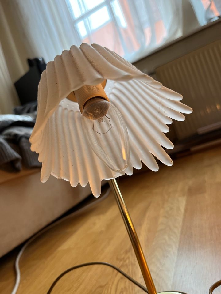 Nachttisch Lampe Design Blume Messing in Kelkheim