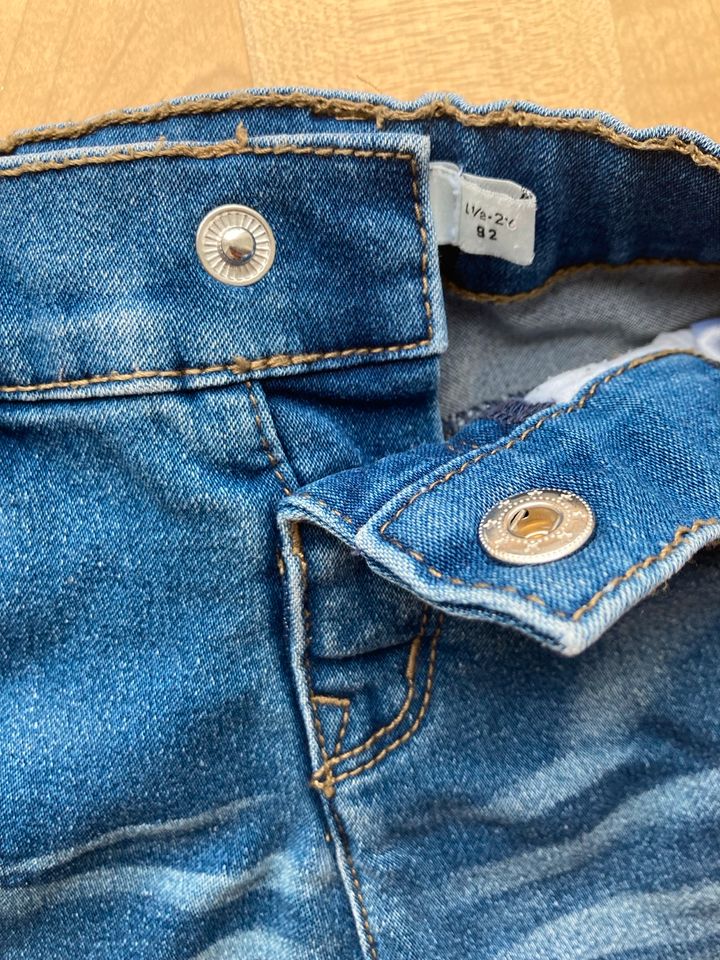 kurze Jeans für Kinder Größe 92 in Dachau