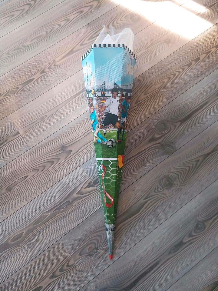 Zuckertüte Schultüte 83cm Fußball 3D Roth sehr gut mit Schleife in Pöhl