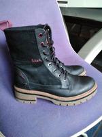 Neuwertige Bench Boots    Gr.39   schwarz Niedersachsen - Uelzen Vorschau