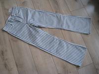 Stradivarius Jeans mit Schlag Gr. 36 NEU Berlin - Neukölln Vorschau