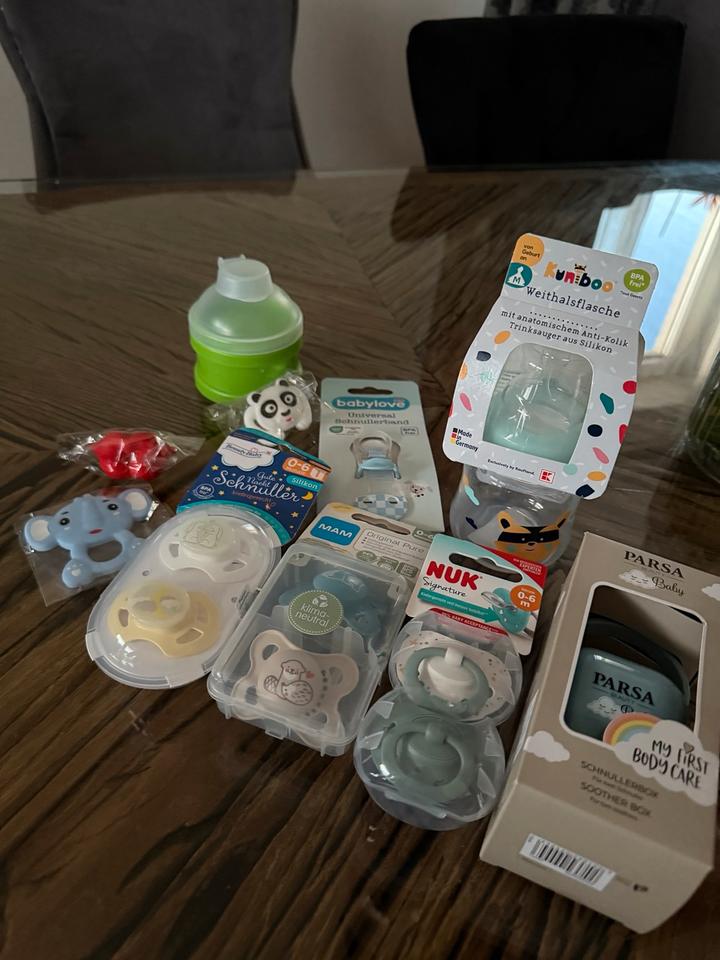 Set NUK,MAM Schnuller, Babyflasche, Schnullerbox, Schnullerkette in Giengen an der Brenz