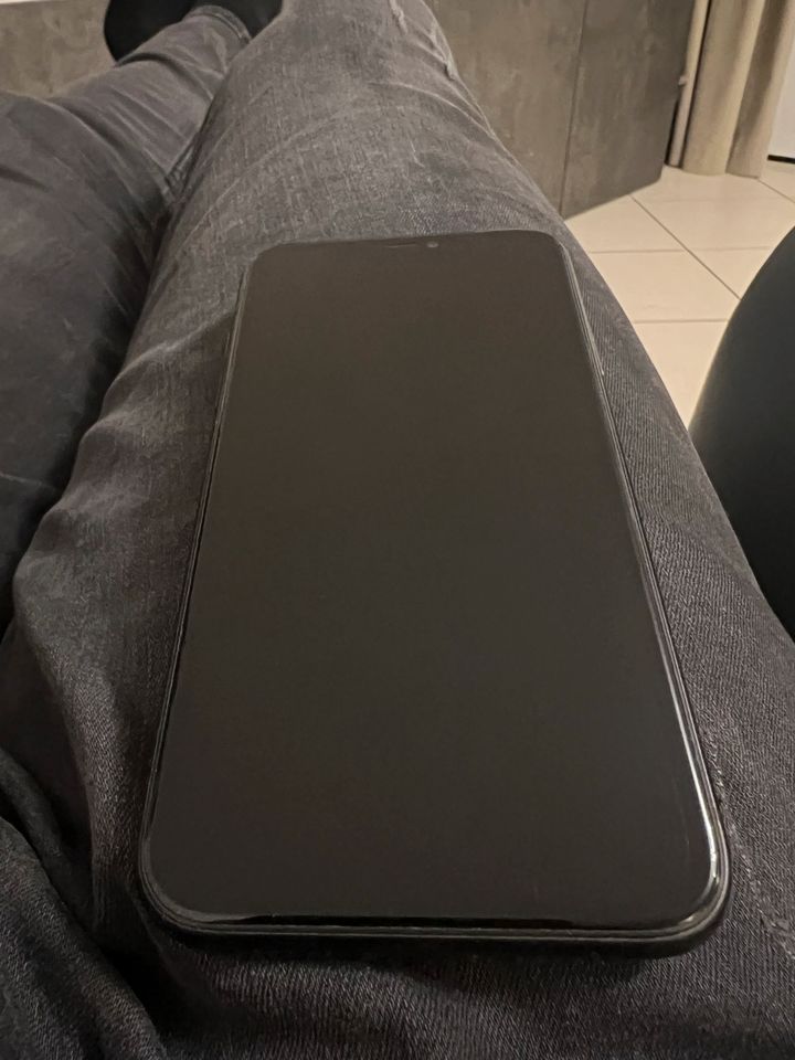 Apple IPhone 11 64GB schwarz in Reutlingen