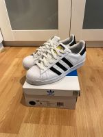 Adidas Superstars Weiß Schwarz Gr. 37 1/3 wie neu Nordrhein-Westfalen - Bornheim Vorschau