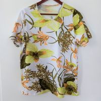 T-Shirt florales Muster weiß/grün/orange/braun Bayern - Nürnberg (Mittelfr) Vorschau