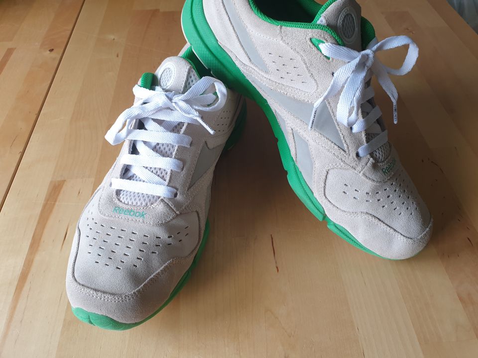 Reebok Schuhe Turnschuhe Gr. 44 Sneaker Sportschuhe in Achim