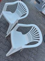 2 weiße Stühle Kunststoff Frankfurt am Main - Riederwald Vorschau
