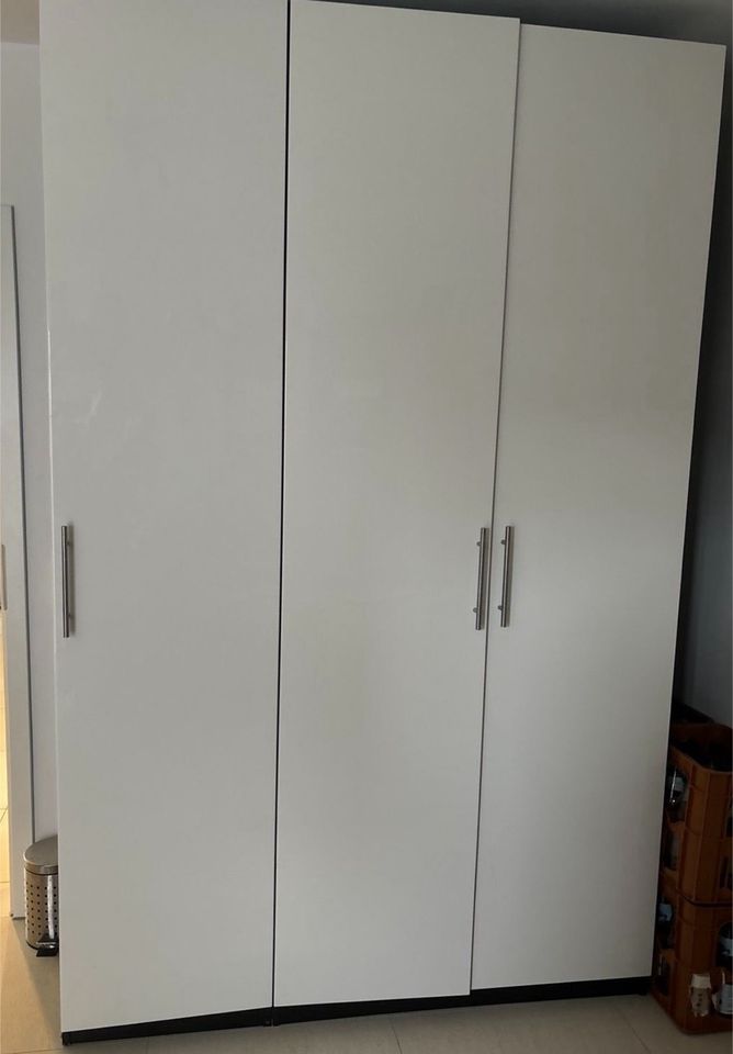 Pax Korpus 1,0 Meter (in weiterer Anzeige 50 cm Schrank)w in Niestetal