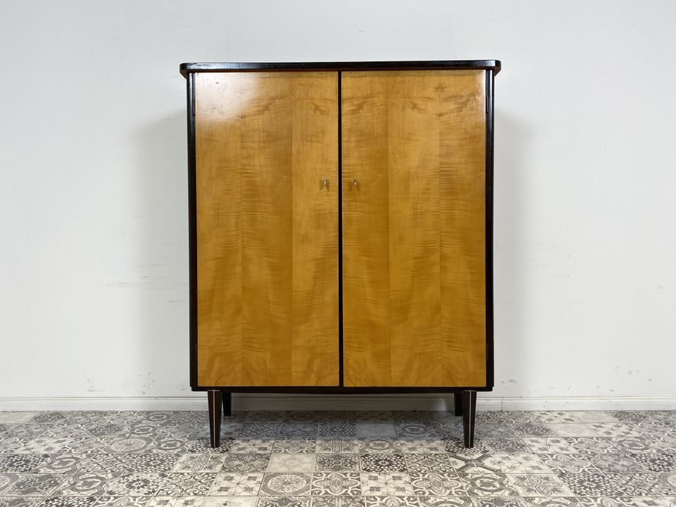 WMK Formschöner & gut erhaltener Rockabilly Wäscheschrank mit innenliegenden  Schubladen # Kleiderschrank Dielenschrank Flurschrank Schrank Highboard  Mid-Century Vintage 50er 60er # Lieferung möglich in  Friedrichshain-Kreuzberg - Friedrichshain | eBay ...