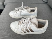 Adidas Sportschuhe, Sneaker 39 Nordrhein-Westfalen - Lemgo Vorschau