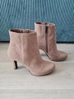 Heels Tamaris hautfarben NEU 39 Halbstiefel Wildlederstiefel High Thüringen - Greußen Vorschau