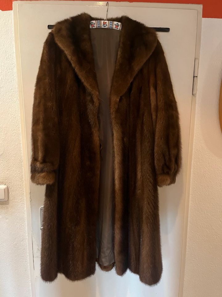 Saga Mink Nerzmantel  Pelz L / XL in Oberhausen-Rheinhausen