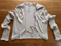 Klara Myras Strickjäckchen (Preis inkl. Versand) Hessen - Hirzenhain Vorschau